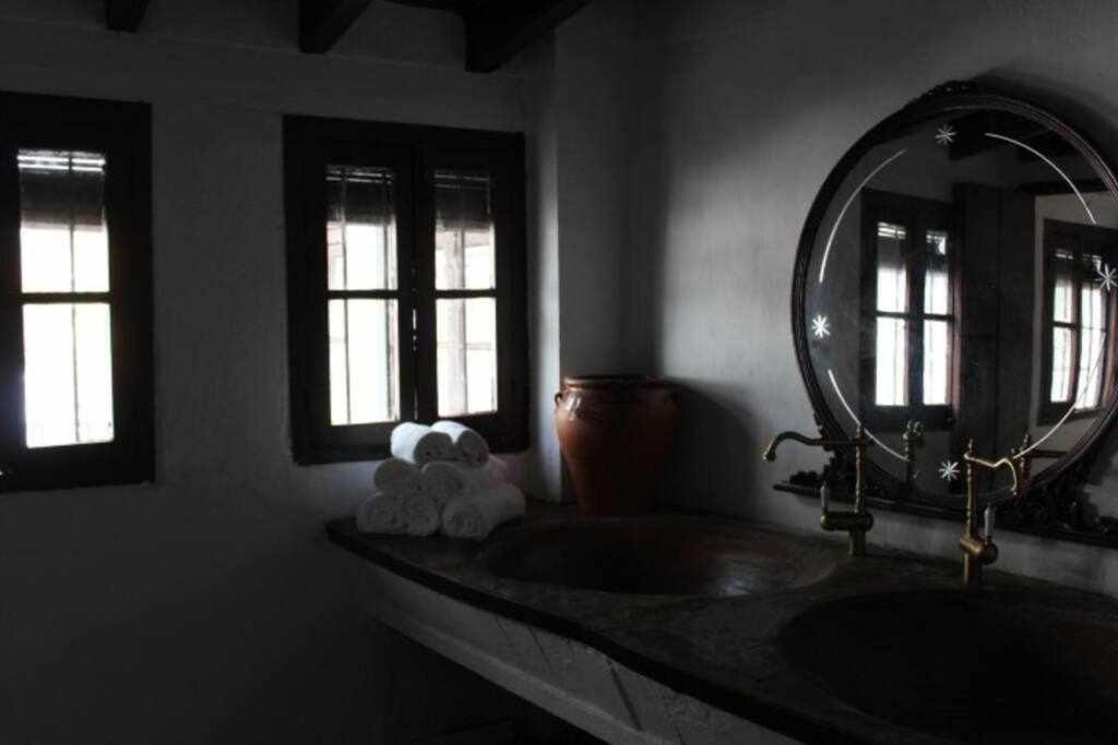 Casa Palacio Del Siglo XVIII En Centro Sevilla ภายนอก รูปภาพ